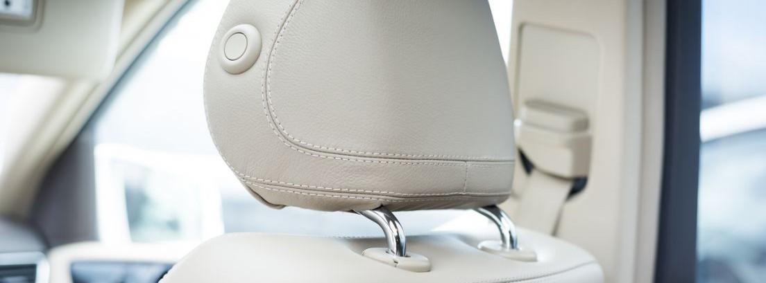 La función desconocida del reposacabezas del asiento del coche que te puede  salvar la vida
