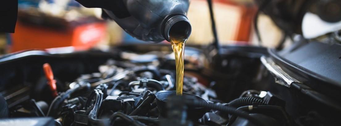Cómo mirar el nivel del aceite del coche- canalMOTOR