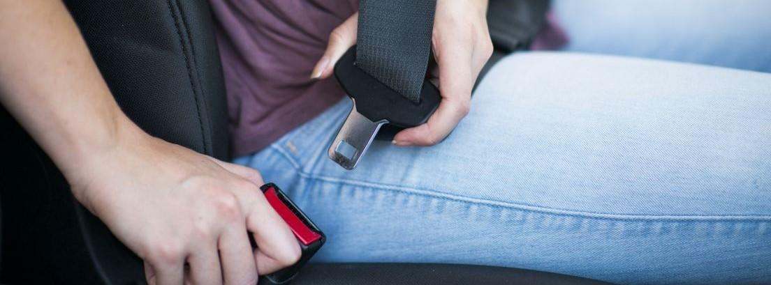 Te colocas correctamente el cinturón de seguridad? – LuxeAuto