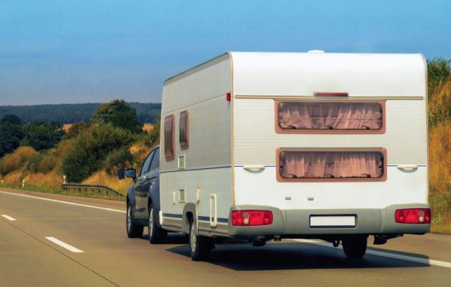 Trucos para conducir un coche con una caravana canalMOTOR